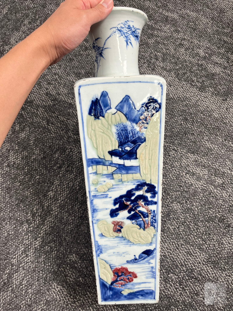 清康熙  釉下三彩山水人物亭台楼阁图四方瓶（税） - 图5